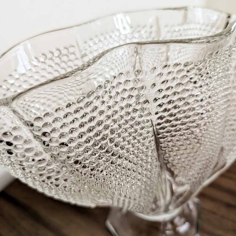L.E. Smith 1940s Thousand Eyes Pattern Hobnail Fan Shaped Footed Tall Glass Vase